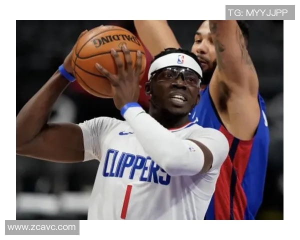 快船胜小牛，雷吉-杰克逊全场表现出色砍下32分